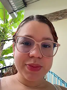 Snapshot of Lucyklein2022 chatting on 12, 6, 2026 Lucyklein2022 online show from 12, 6, 2026