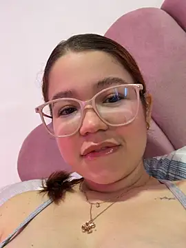 Lucyklein2022 online show from 23, 7, 2026
