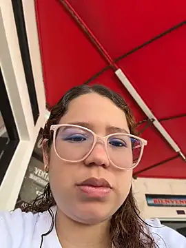 Lucyklein2022 online show from 4, 8, 2026