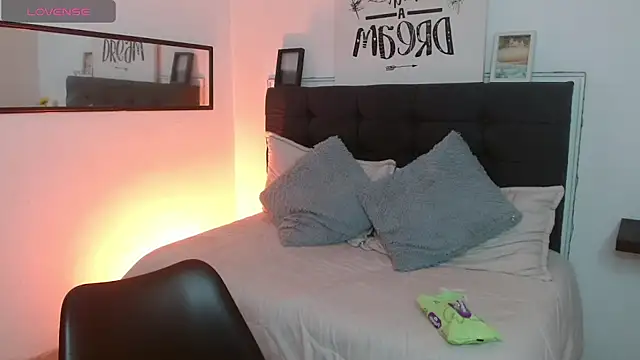 vaness weet online show from 10, 10, 2025