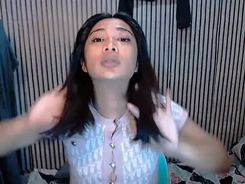 Snapshot of Maria-Moore chatting on 3, 10, 2025 Maria-Moore online show from 3, 10, 2025
