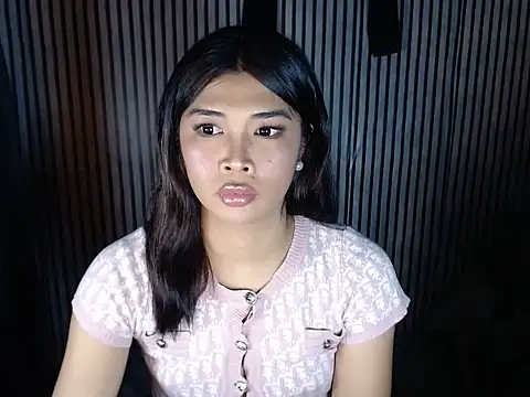 Snapshot of Maria-Moore chatting on 5, 10, 2025 Maria-Moore online show from 5, 10, 2025