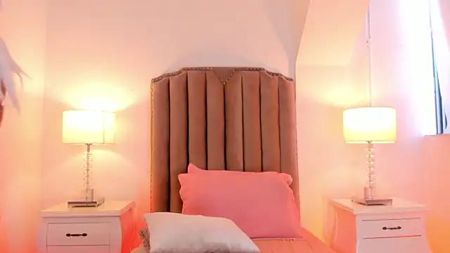 Snapshot of Emma_Torres__ chatting on 18, 1, 2025 Emma Torres online show from 18, 1, 2025