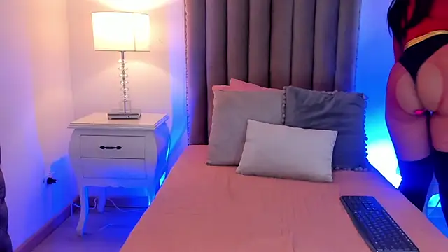 Snapshot of Emma_Torres__ chatting on 28, 1, 2025 Emma Torres online show from 28, 1, 2025