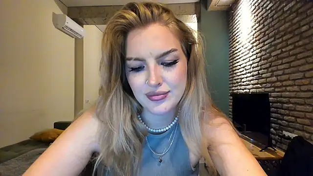 Snapshot of fifteenpoem chatting on 5, 6, 2026 fifteenpoem online show from 5, 6, 2026