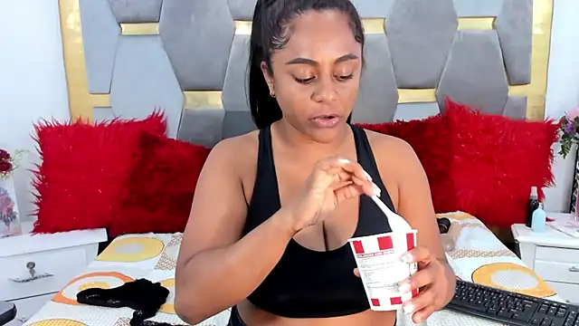 Snapshot of BellaKarla chatting on 24, 1, 2025 BellaKarla online show from 24, 1, 2025