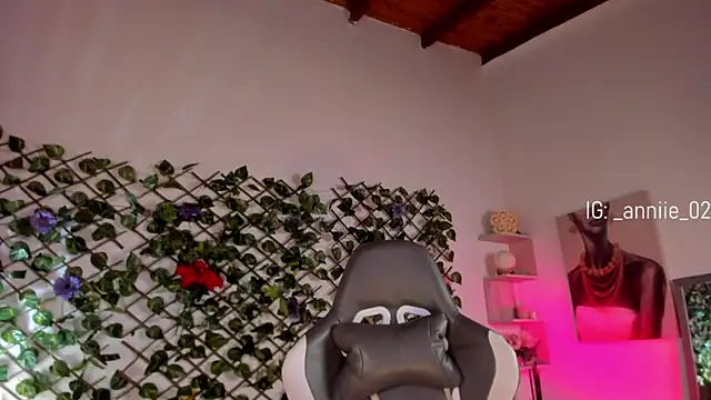 Snapshot of annie_barozzi chatting on 1, 3, 2025 annie barozzi online show from 1, 3, 2025