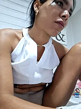 Snapshot of Doll_Loren chatting on 24, 9, 2025 Doll Loren online show from 24, 9, 2025