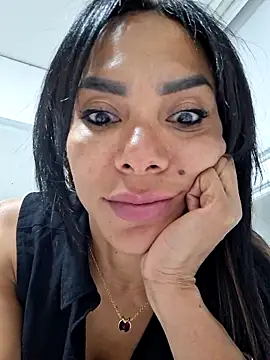 Snapshot of Doll_Loren chatting on 10, 10, 2025 Doll Loren online show from 10, 10, 2025