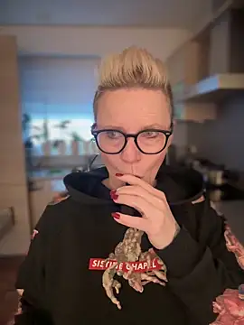 Snapshot of German_Milf chatting on 21, 1, 2025 German Milf online show from 21, 1, 2025