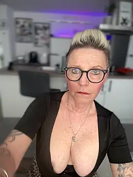 Snapshot of German_Milf chatting on 24, 2, 2025 German Milf online show from 24, 2, 2025