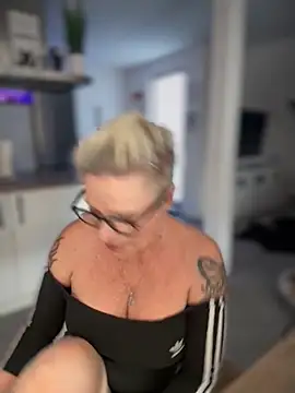 Snapshot of German_Milf chatting on 14, 10, 2025 German Milf online show from 14, 10, 2025