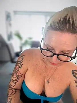 Snapshot of German_Milf chatting on 15, 10, 2025 German Milf online show from 15, 10, 2025