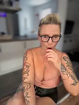 Snapshot of German_Milf chatting on 18, 10, 2025 German Milf online show from 18, 10, 2025