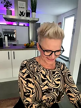 Snapshot of German_Milf chatting on 10, 11, 2025 German Milf online show from 10, 11, 2025