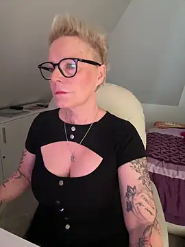 Snapshot of German_Milf chatting on 6, 1, 2026 German Milf online show from 6, 1, 2026