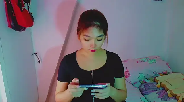 TR4NSCUTI3 online show from 28, 12, 2024