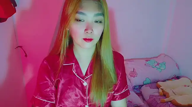 TR4NSCUTI3 online show from 6, 1, 2025