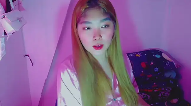 TR4NSCUTI3 online show from 17, 2, 2025