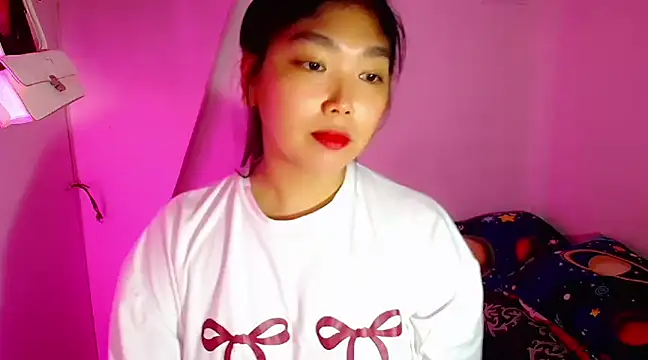 TR4NSCUTI3 online show from 26, 2, 2025