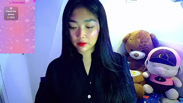 TR4NSCUTI3 online show from 30, 9, 2025