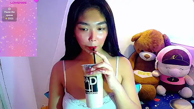 TR4NSCUTI3 online show from 11, 10, 2025