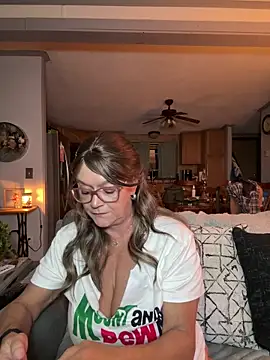 Snapshot of cowgirlc chatting on 1, 10, 2025 cowgirlc online show from 1, 10, 2025