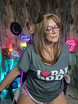 Snapshot of cowgirlc chatting on 11, 10, 2025 cowgirlc online show from 11, 10, 2025