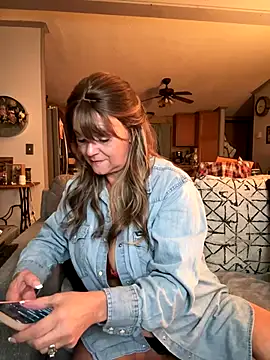 Snapshot of cowgirlc chatting on 13, 11, 2025 cowgirlc online show from 13, 11, 2025