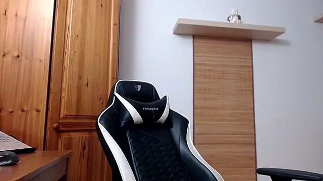 Snapshot of Lisakisss chatting on 23, 2, 2025 Lisakisss online show from 23, 2, 2025