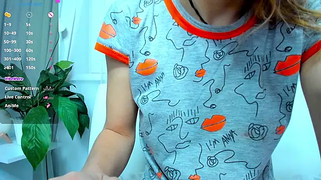 Snapshot of Bell_a_mi_ chatting on 1, 2, 2025 Bell a mi online show from 1, 2, 2025