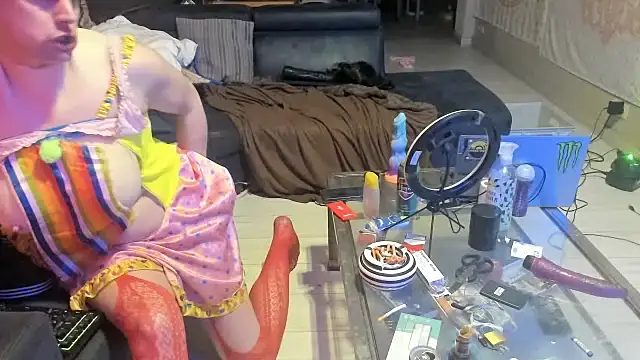 slankecrosdresser online show from 6, 2, 2025