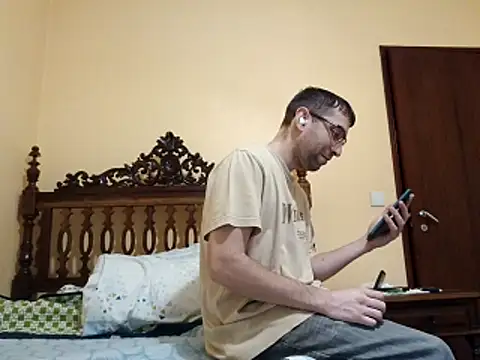 White rabbit  online show from 15, 11, 2025