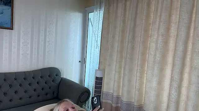 Snapshot of Eva_Nathan chatting on 4, 11, 2025 Eva Nathan online show from 4, 11, 2025