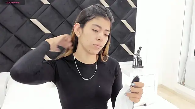 Girl Cherry online show from 18, 9, 2025