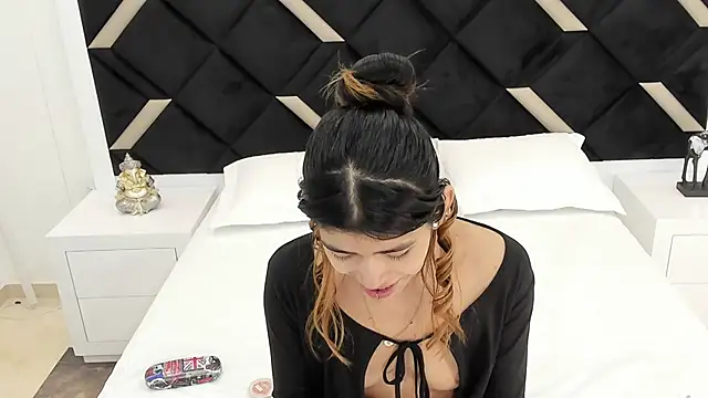 Girl Cherry online show from 22, 9, 2025