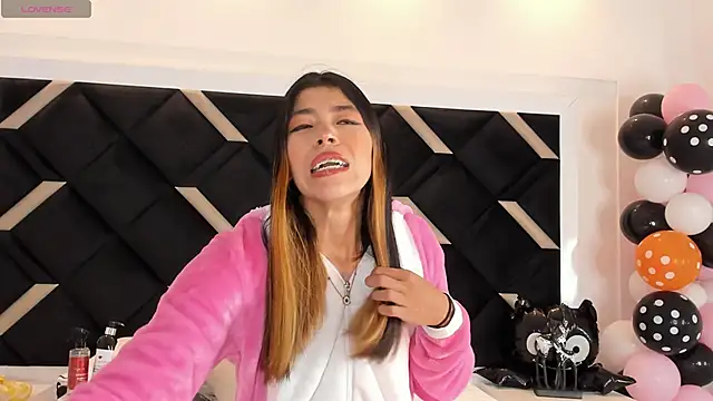 Girl Cherry online show from 20, 10, 2025