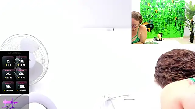 Paulina Davis  online show from 17, 3, 2025