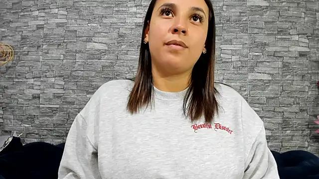 Snapshot of LizzRouse chatting on 3, 2, 2025 LizzRouse online show from 3, 2, 2025