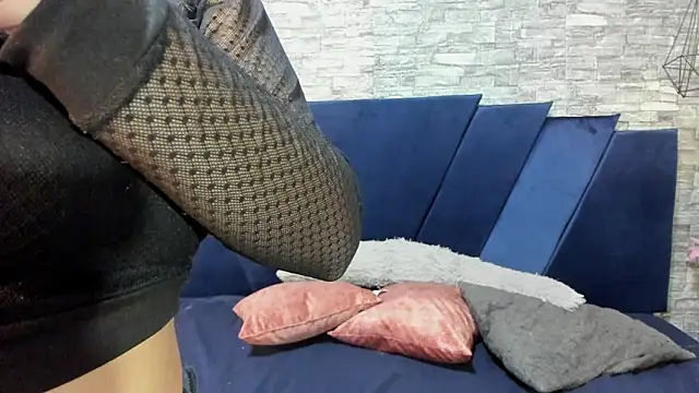 Snapshot of LizzRouse chatting on 12, 3, 2025 LizzRouse online show from 12, 3, 2025