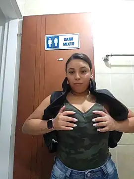 Snapshot of LizzRouse chatting on 11, 10, 2025 LizzRouse online show from 11, 10, 2025