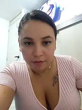 Snapshot of LizzRouse chatting on 9, 11, 2025 LizzRouse online show from 9, 11, 2025