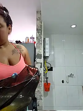 Snapshot of LizzRouse chatting on 25, 11, 2025 LizzRouse online show from 25, 11, 2025