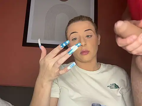 Strongqueen online show from 8, 12, 2024