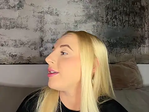 Strongqueen online show from 20, 1, 2025