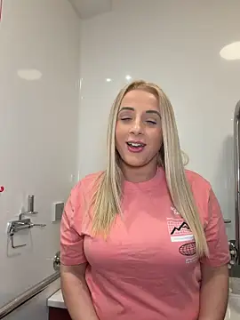 Snapshot of Strongqueen chatting on 17, 4, 2026 Strongqueen online show from 17, 4, 2026