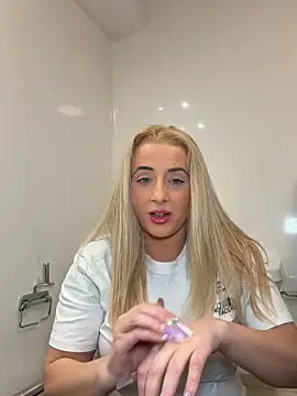Snapshot of Strongqueen chatting on 18, 4, 2026 Strongqueen online show from 18, 4, 2026