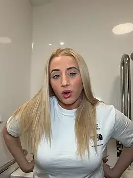 Snapshot of Strongqueen chatting on 18, 4, 2026 Strongqueen online show from 18, 4, 2026
