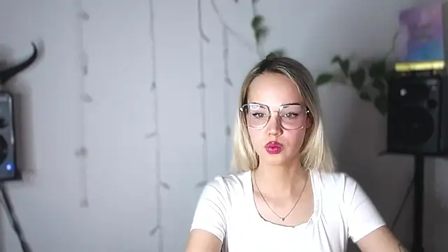 Snapshot of LexiexPlay chatting on 7, 1, 2025 LexiexPlay online show from 7, 1, 2025