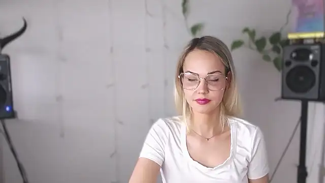 Snapshot of LexiexPlay chatting on 7, 1, 2025 LexiexPlay online show from 7, 1, 2025